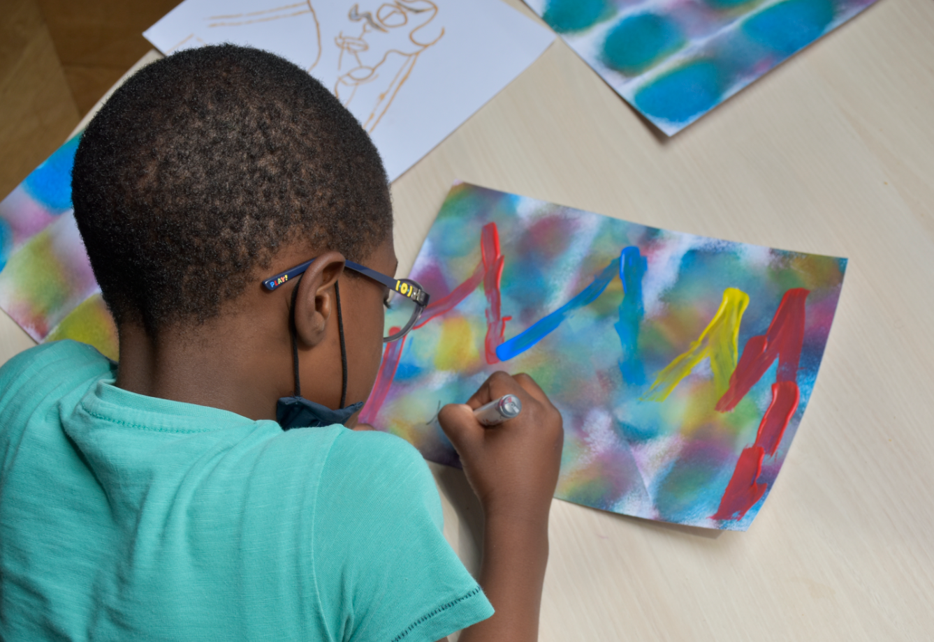 « Art en immersion » : de jeunes hébergés dans les pas de Dali | Samusocial de Paris
