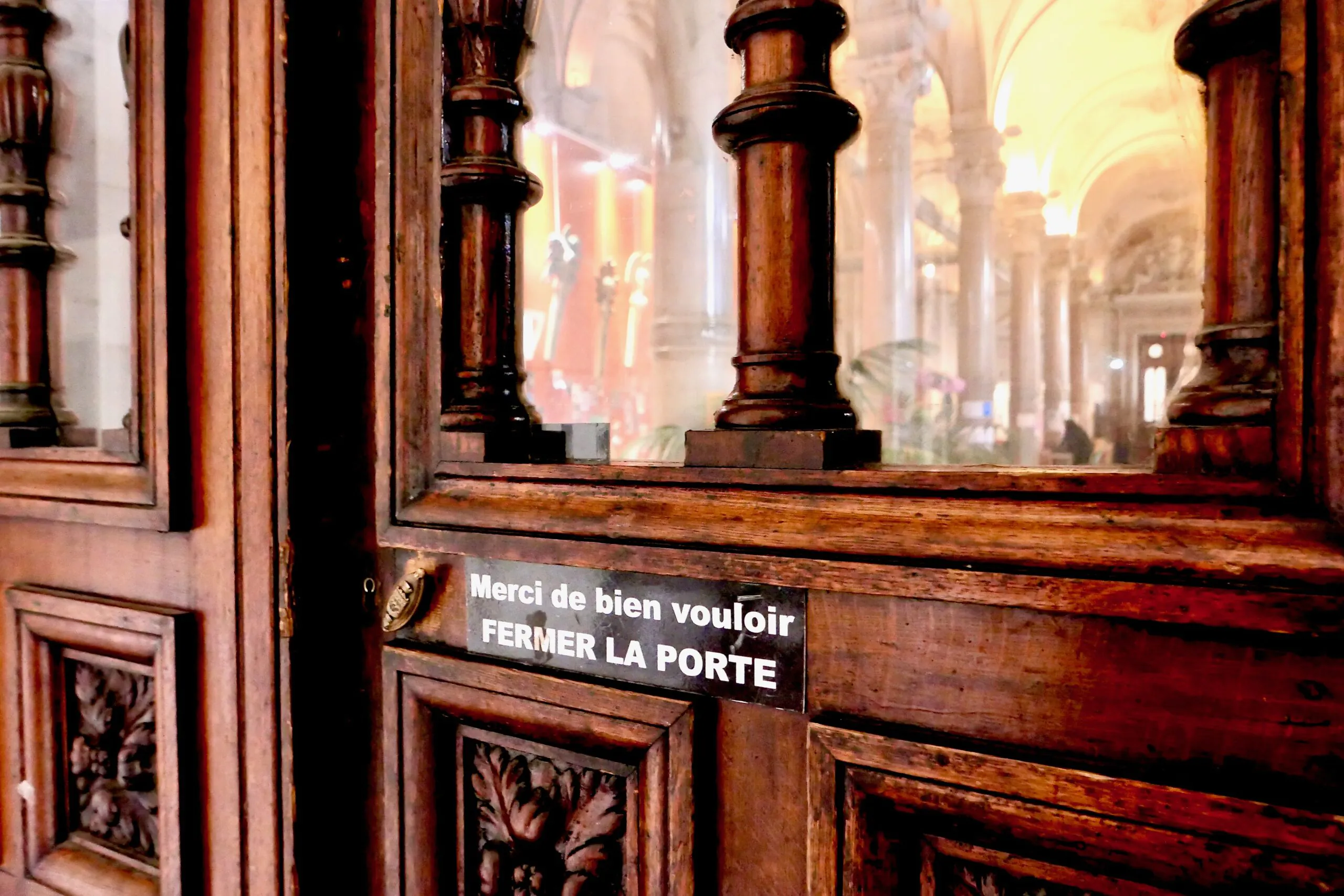 Porte d'entrée de la Halte de l'Hôtel de Ville 