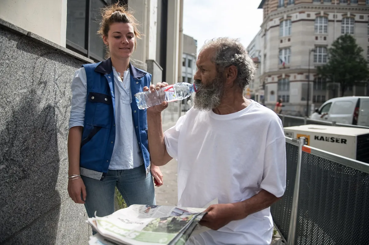Vague de fortes chaleurs : un danger pour les personnes à la rue